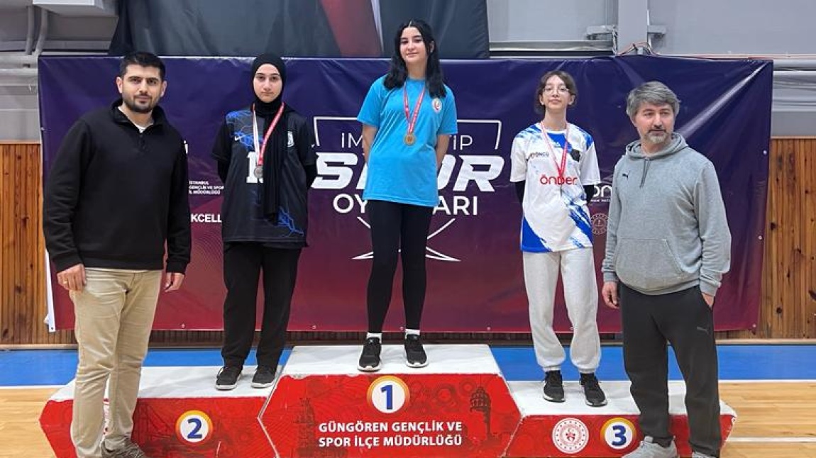 İstanbul İmam Hatip Spor Oyunları Masatenisi Turnuvası Birincimiz